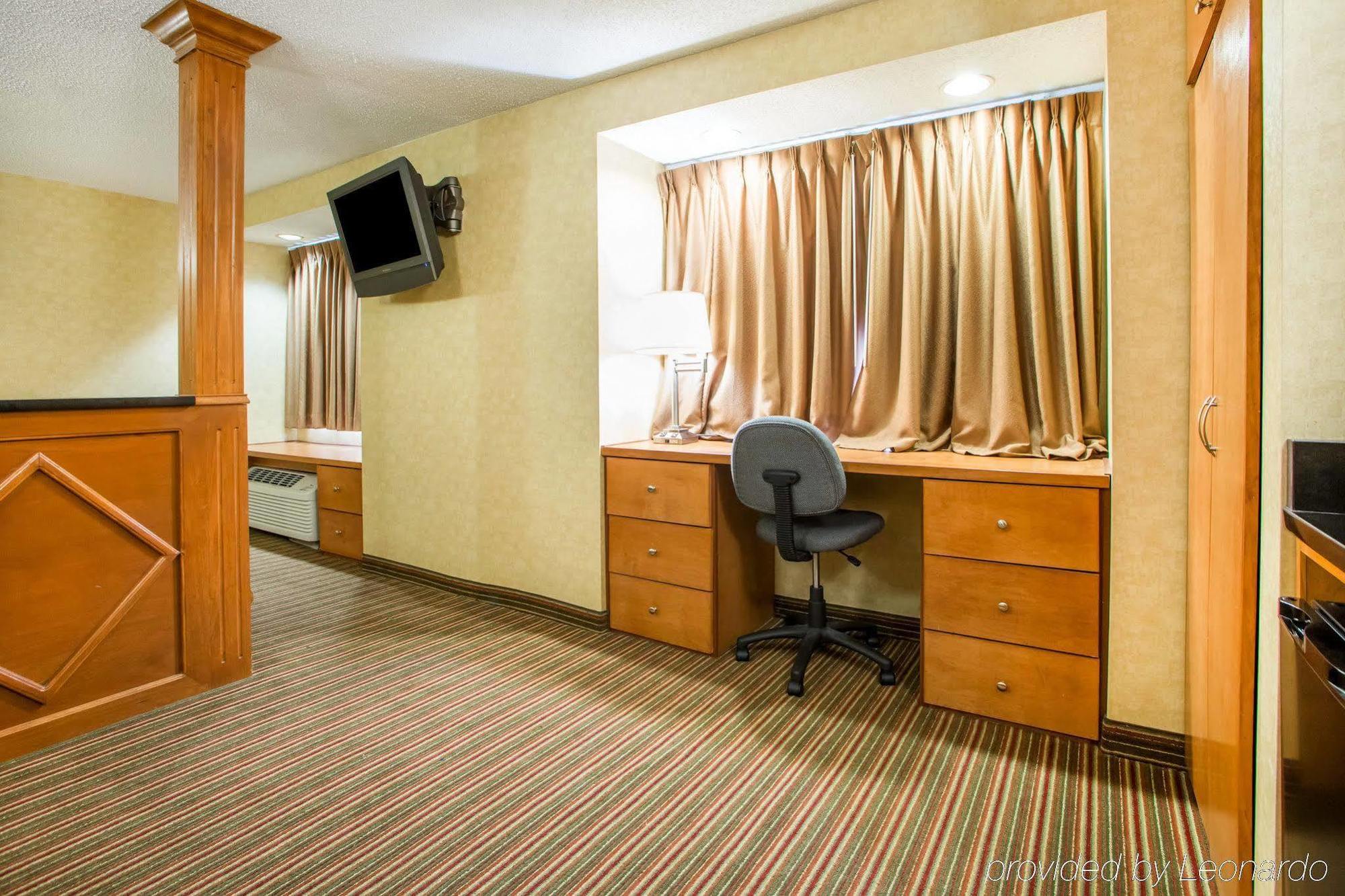 Quality Inn & Suites North-Polaris Worthington Exterior photo
